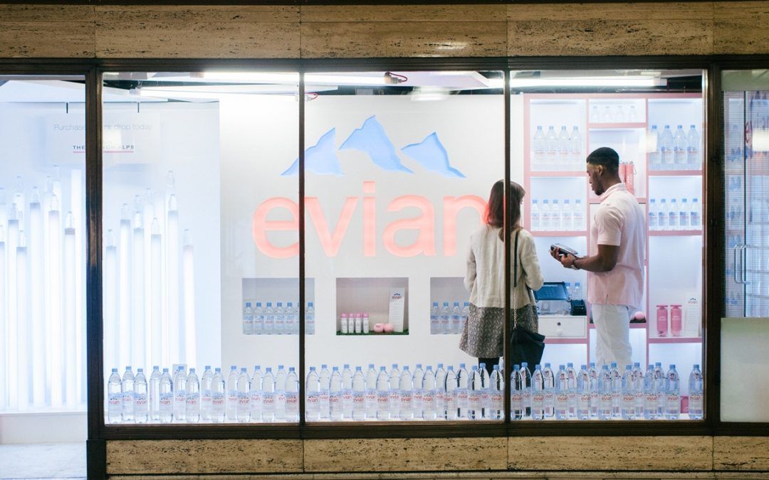 Pop Up Store de Evian en el metro londinense